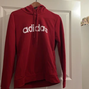 Adidashoodie  - Nästan aldrig använd, fint skick. Frakt tillkommer 