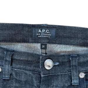 Säljer A.P.C jeans i gott skicka Sitter slim/ rakt  Skriv för bild på passform  Villig att släppa billigt 