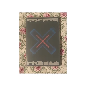 Txt album - Säljer mitt txt the chaos chapter: freeze album. Inga pcs kommer med men allt annat. Skriv till mig innan du köper. Köpt för 279kr 