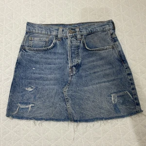 Jeanskjol  - Jeanskjol från bikbok🫶🏻