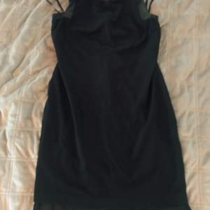 Klassisk svart felfri klänning från Ralph Lauren i storlek XS.