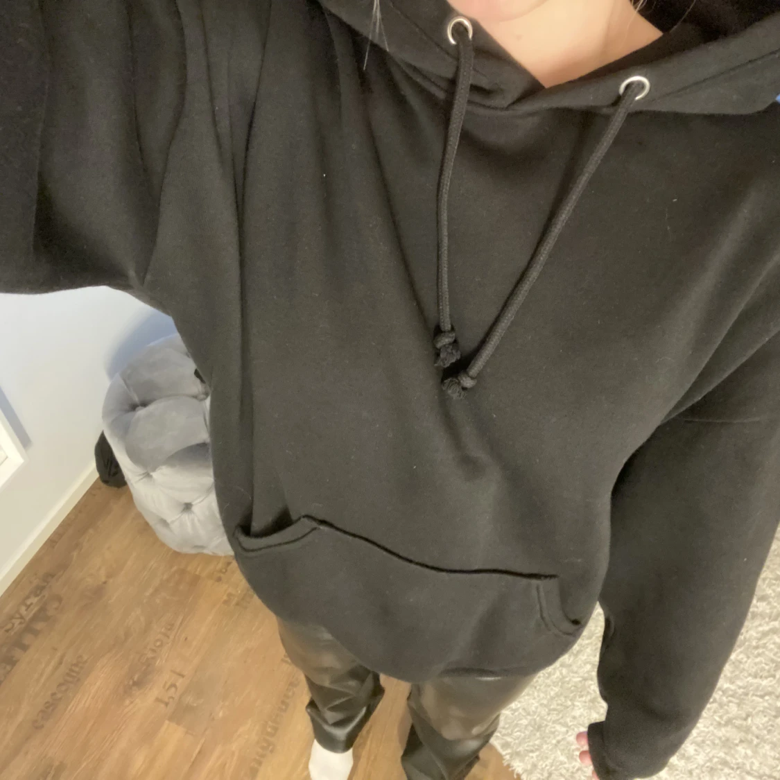 Svart hoodie - 91