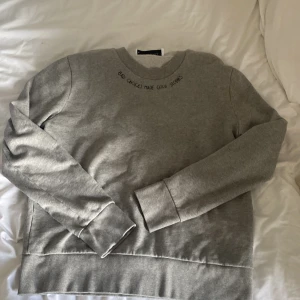 Tröja - Säljer min mammas gamla tröja! Är i bra sick. Skriv om ni är intresserade🤗🤗