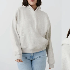 Grå hoddie - Säljer denna superfina hoddie från Gina som är slutsåld i alla storlekar och färger! Den är helt oanvänd och har prislappen kvar💗Skriv privat för fler bilder