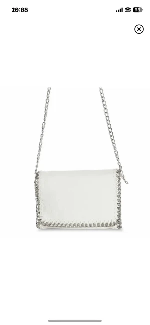 Väska - mellersta modellen💕 lite sliten på baksidan, men inget som märks när man har den på sig☺️