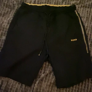 Hugo boss shorts - Hugo boss shorts Skick 8/10 Nypris 1300kr Passar S/M