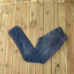 Dondup Jeans  - Dondup Jeans - storlek 31 - varan är i jätte fint skick, inga flaws - vid frågor eller funderingar är det bara att skriva!