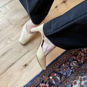 Sköna klackar - Super fina och bekväma klackar! Stl 39 i bra skick, säljer då de inte kommer till användning