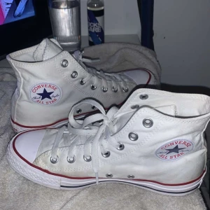 Converse  - Säljer dessa converse för 340kr. Köpte dom för 850kr för inte så länge sen. Dom är knappt använda. Skriv privat för bud. 