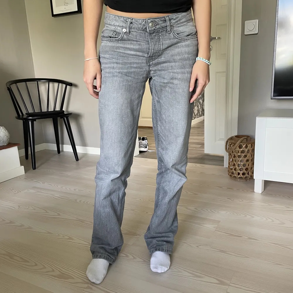 Icon jeans från lager 157 i strl xs. Har använt 1 gång och ångrar mitt köp. Jeansen är lågmidjade! Nypris 400.. Jeans & Byxor.