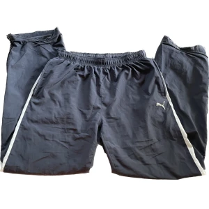 Puma trackpants  - Jättesnygga byxor från puma! 💓kika gärna in andra annonser! Samfraktar!