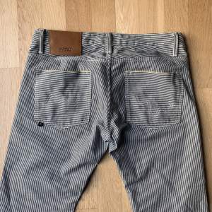 Lågmidjade randiga jeans/byxor, bra kvalite
