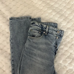 Mom jeans  - Mom jeans från H&M, högmidjade - jätte sköna💕
