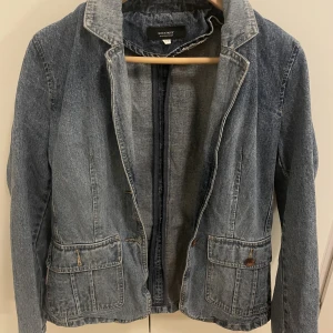 Jeansjacka - Jättefin jeansjacka köpt second hand! 🌸