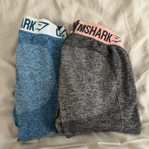Gymshark träningstights  - Säljer två par gymshark tights i modellen flex. De är vanlig längd. Strl XS. 