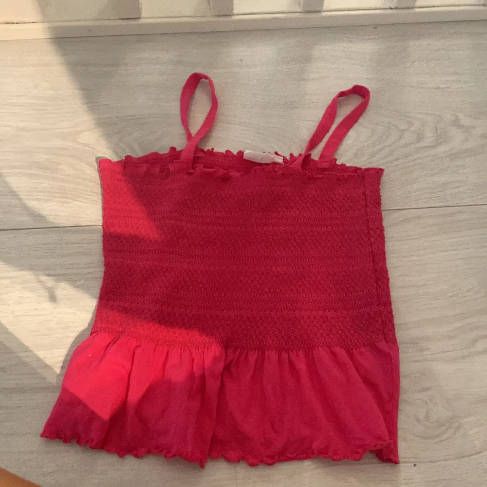 Säljer detta rosa linne, använt få gånger! GRATIS FRKAT!  📸. Toppar.