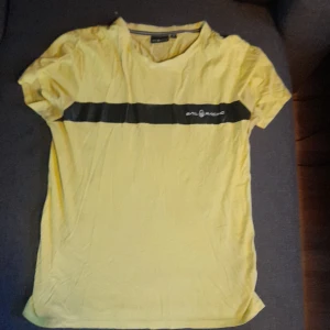 Gul sail racing t shirt - Storlek m  Behver bara strykas skick 9/10