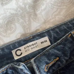 Ett par straight midwaist jeans ifrån Cubus. Helt nya! Säljer då dom är för stora💘 Nypris 500 säljer för 300. Pris kan diskuteras 