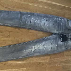 Dsquared 2 jeans - Storlek 32 (slim fit)