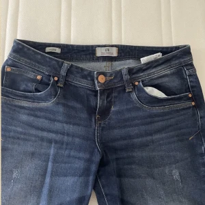 LTB Jeans - Valerie LTB jeans i nyskick nerlagda då de var för korta de gör typ precis ner till golvet på mig som är 165, inga defekter och lågmidjade nypris 800kr, skriv gärna om du har några frågor