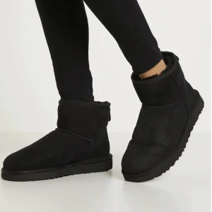 Uggs - Svarta helt uggs oanvända säljer pga för små 