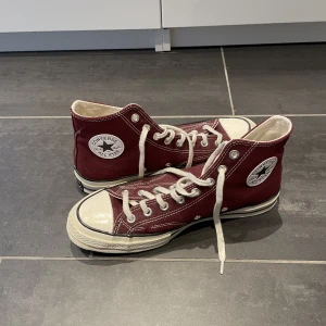 Converse rödbruna - Har använts endast engång 