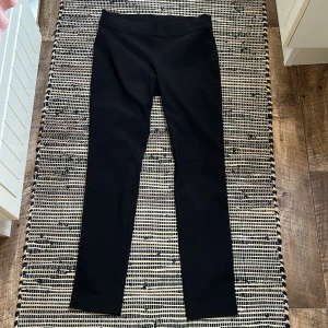 Svarta KappAhl byxor - Mjukt material, använd ett fåtal gånger, köpt nyligen