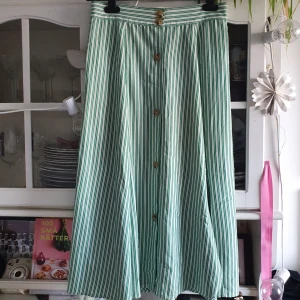 & other stories kjol - Randig kjol från & other stories i strl 38, utan tecken på användning:)