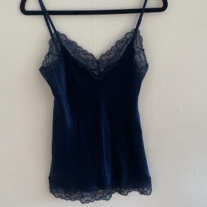 Intimissimi linne - Säljer mitt fina intimissimi linne då det inte passar i min garderob längre.  Ord. Pris 529kr mitt pris 149kr☺️men är öppen för andra priser.