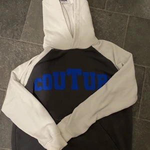 The couture club hoodie - Helt oanvänd hoodie i storlek S dock väldigt oversize 