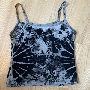 Tie-dye linne - Ett coolt tie-dye linne! Frakt: 45kr