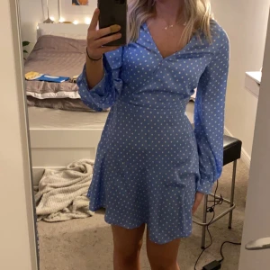Blå klänning - Klänning från na-kd, använd 2 gånger💙☁️