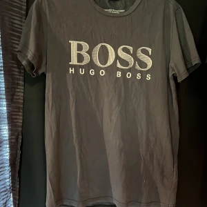 Hugo boss T shirt - Grå hugo boss t shirt Skick 10/10 Storlek M Passar S