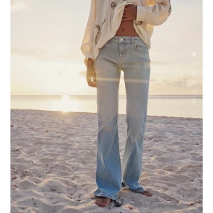 Zara jeans  - Lågmidjade flare fig full length zara jeans🌸🌸