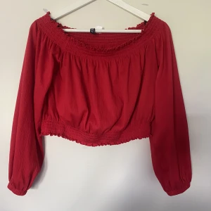 Topp - Fin topp i nyskick från h&m i storlek M. Resår i midjan, magtröja