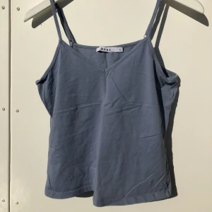 NAKD topp - Fint skick! Justerbara ärmar.