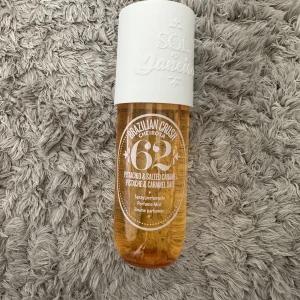 BRAZILIAN CRUSH BODY MIST - säljer min brazilan crush body mist som knappt aldrig är använd. Lukten passar mig inte särskilt därför väljer jag att sälja den. Köpte för 399kr men säljer för 240kr 😊