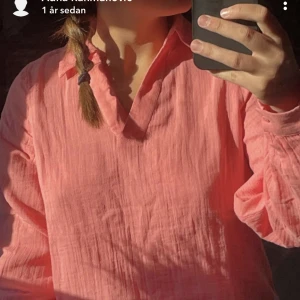 Rosa tröja - Säljer min tröja i världens härligaste färg, knappt använd