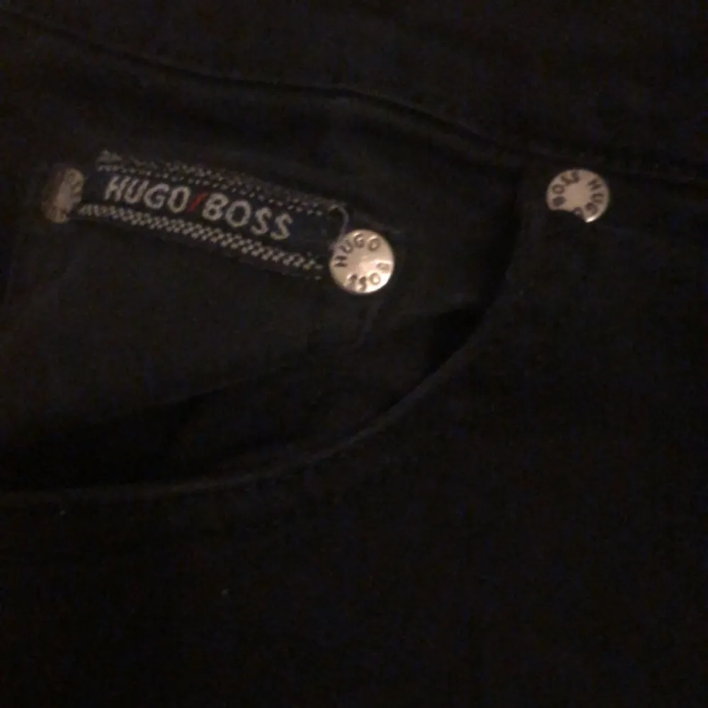 Hugo boss jeans använda flera gånger men tänkt att sälja dem nu. Jeans & Byxor.
