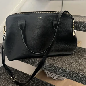 Wera - Säljer min extremt snygga skinn väska . Nyskick ! 