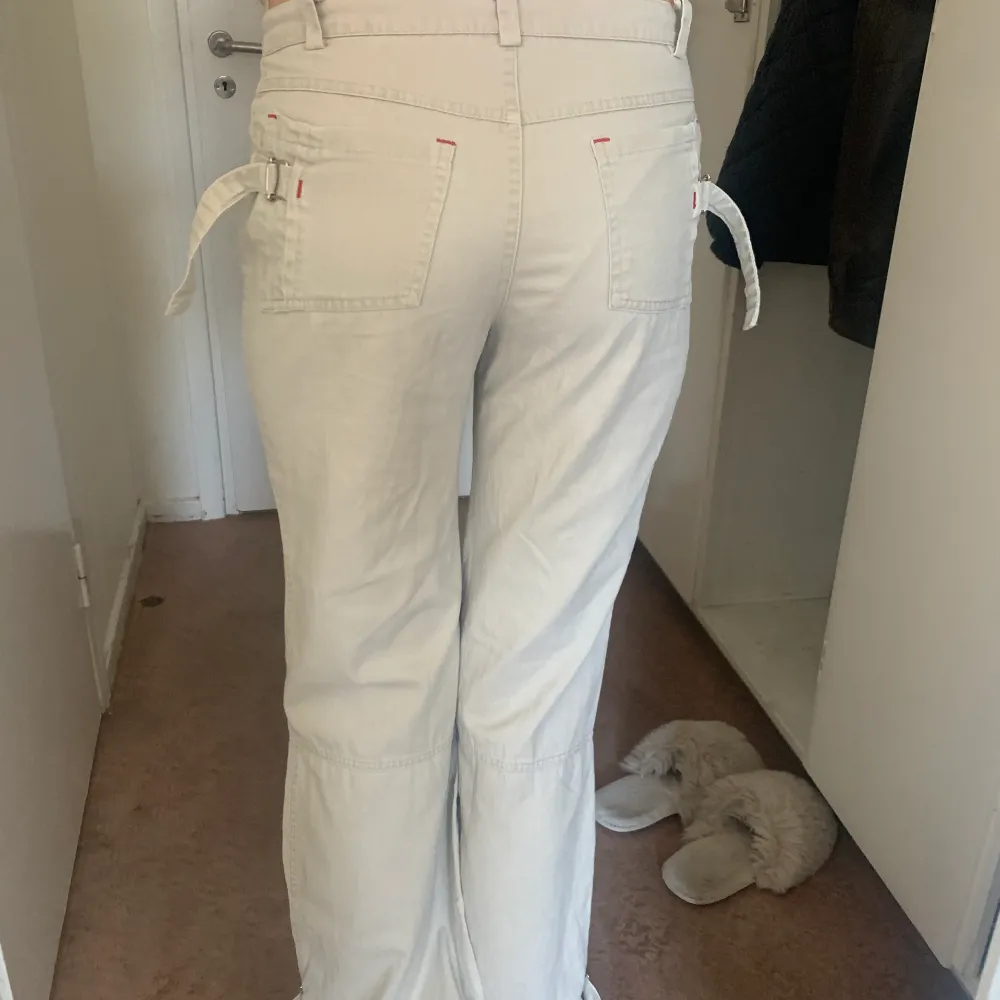 Selling my super cute low rise cargo pants! Havent worn them out because they are too small sadly :(. Jeans & Byxor.