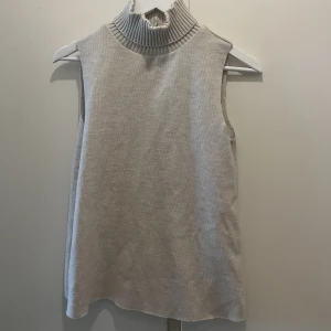 Kortärmat stickad topp - Aldrig använd