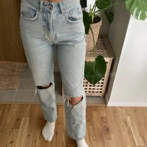 Jeans Gina strl.42 - Säljer kläder som e för små eller som jag inte använder längre