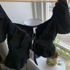 Topp från Nelly  - Helt ny topp/blus från Nelly i storlek S. 