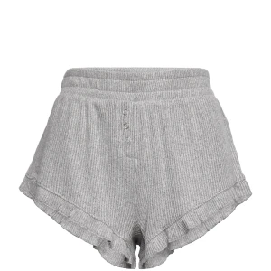 Shorts från hunkemöller - Säljer dessa shorts i ett väldigt speciellt mjuk material från hunkemöller💗ej använda, köpta för 319kr