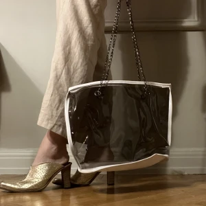 Transparent väska  - Transparent väska köpt på second hand. 