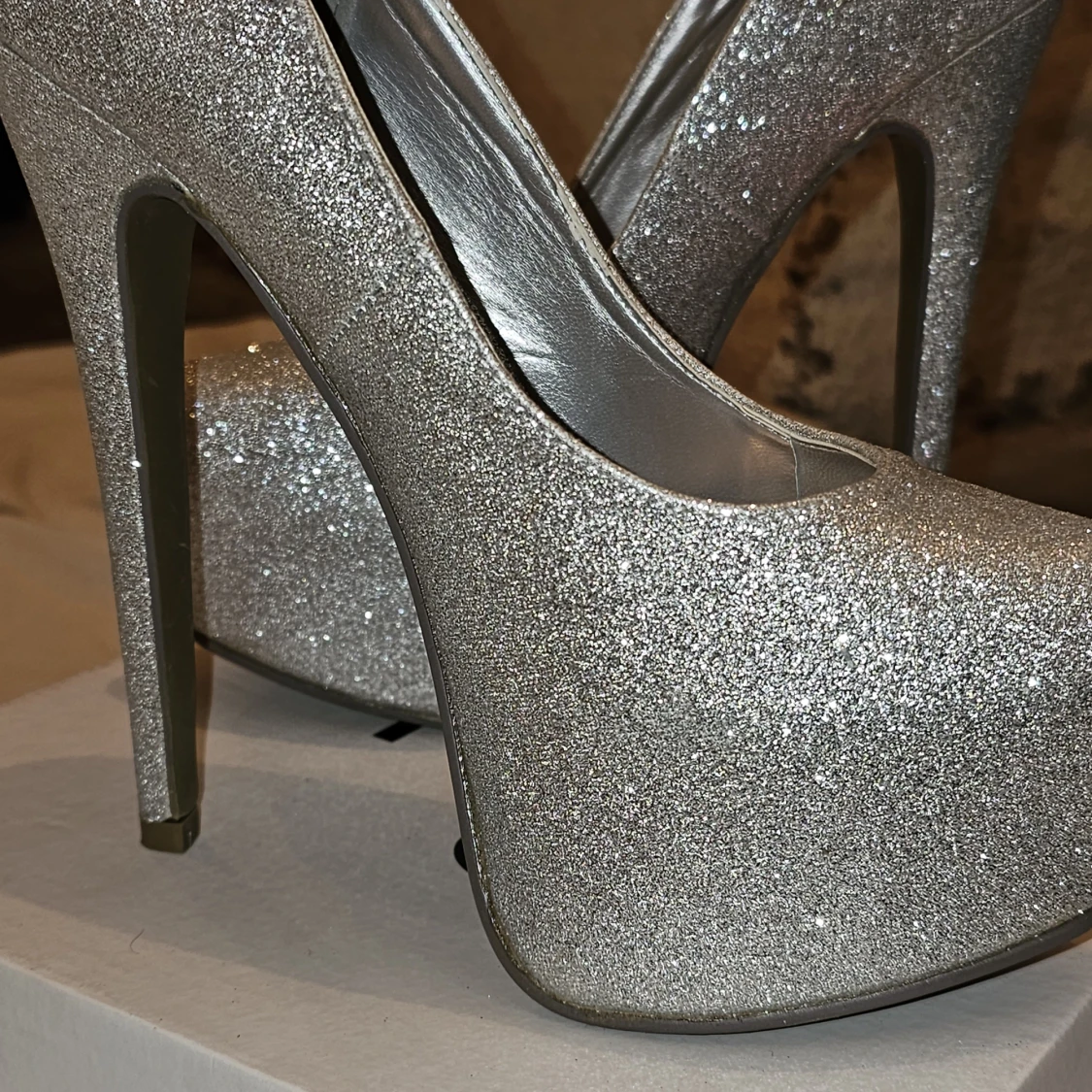 Fina glittriga högklackar - 90