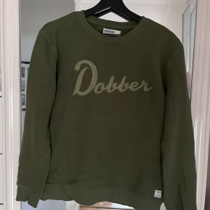 Dobber sweatshirt - Snygg sweatshirt från Dobber! Str S passar som M. Dm för frågor och fler bilder, pris kan diskuteras:) 