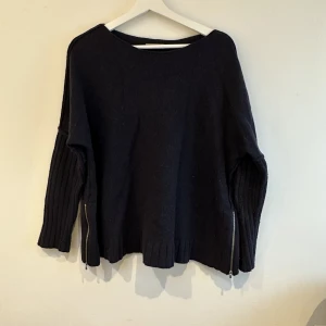 Stickad tröja - säljer denna hunkydory tröjan i storlek S