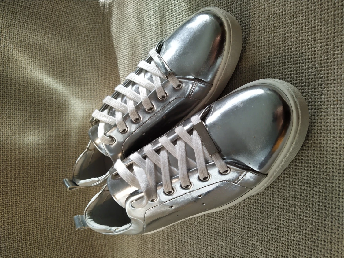 Helt nya Aldo Dam silver sneakers 40 